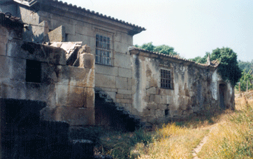 Pormenor da parte mais antiga (em ruinas) da casa da quinta de Travanca